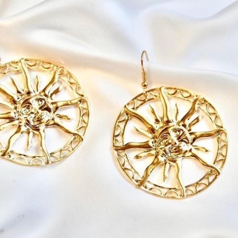 Round Sun Earrings - Picture 3 of 3